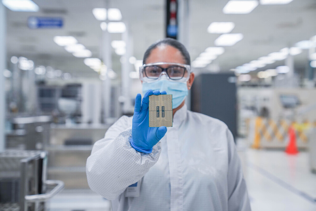 Intel necesita urgentemente salir de su crisis. Por este motivo acaba de dar un paso hacia delante histórico